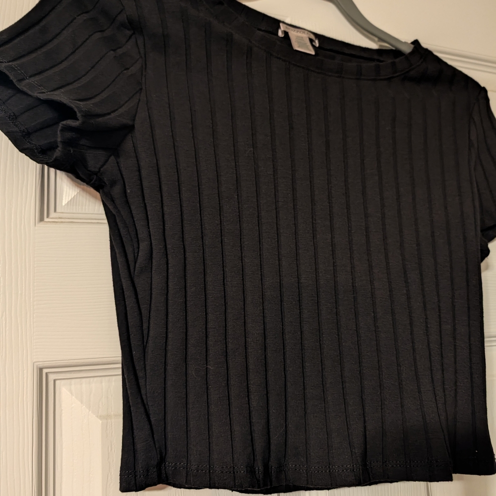 Bozollo Black 🖤 Ribbed Top | Basic | Corporate Goth - Picture 3 of 5